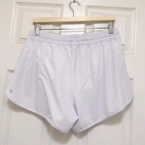NWT Vuori Clementine 2.0 Short 4" in White - Picture 7 of 10
